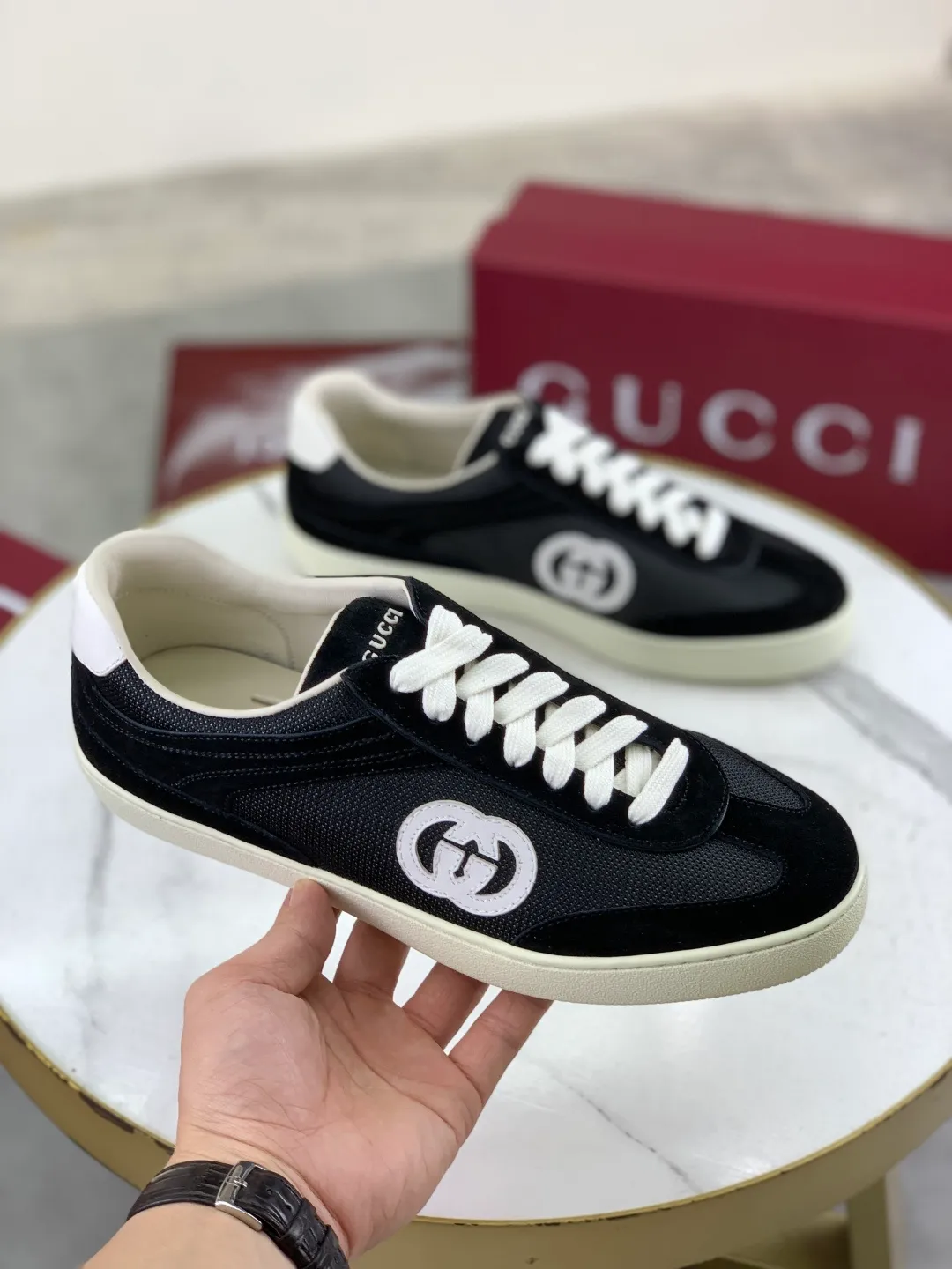 Men's shoes 💰P562 New GUCCI classic design moral training element catwalk model, matching version of top quality moral training shoes for men and women. Epoxy logo process is concave and convex, matching oil edge technology, punched cowhide cloth surface, suede cowhide surface splicing, breathable and not stuffy, the original overlasted shoe model is comfortable on the feet.  Fabric: Matched leather + cloth + mesh Lining: Water-dyed sheepskin Foot: Water-dyed sheepskin Outsole: Original molded TP matching environmentally friendly material Packaging: Top counter full set of packaging Female 35-42 (Female 41.42. Customized) Male 39-46 (46 customized)